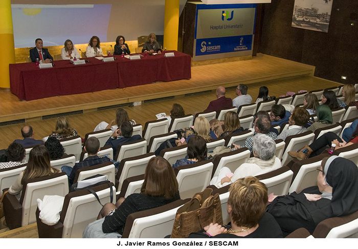 Pacientes, familiares y profesionales comparten conocimientos y vivencias en la V Jornada de Puertas Abiertas de Cáncer de Mama de Guadalajara