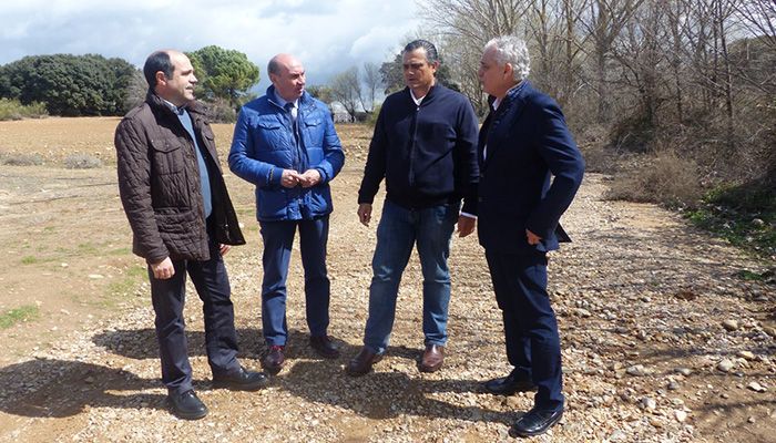 Parra pone a la Junta en su sitio “La Diputación arreglará 10.000 kilómetros de caminos, mientras la Junta se conforma con 209”