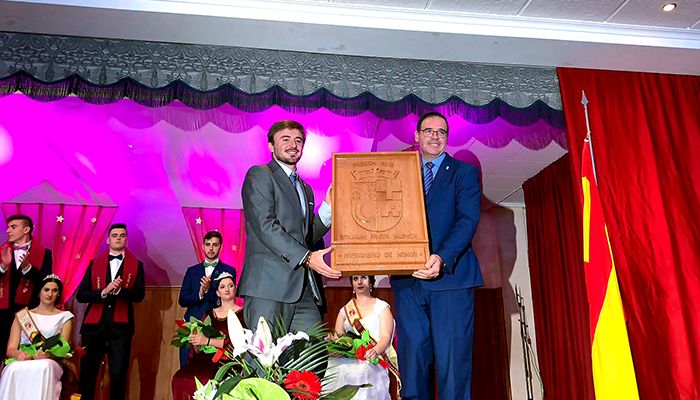 Prieto subraya el espíritu trabajador y emprendedor del pueblo de Valera de Abajo en torno a la madera