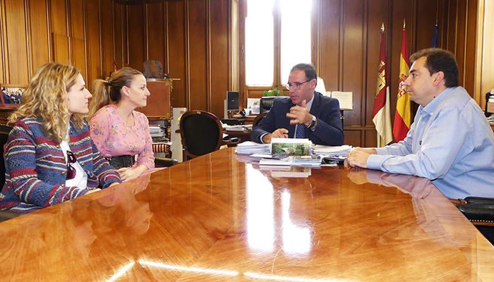Prieto traslada a ‘Ingenio’ la disponibilidad de la Diputación de Cuenca a colaborar en el apoyo a jóvenes con altas capacidades