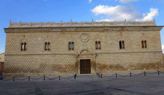 Recuperan un capitel del Palacio Ducal de Cogolludo de 130 kilos de peso puesta a la venta en internet