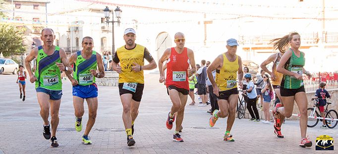 Saúl Ordoño y María Jesús Algarra se llevan el triunfo en la carrera popular de Valverde de Júcar