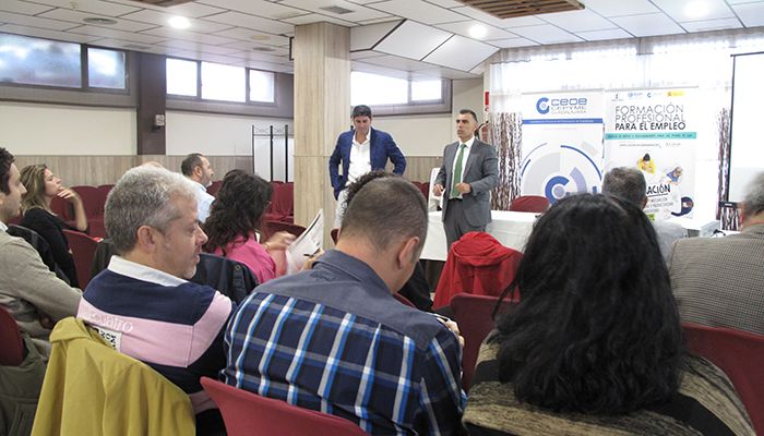 Una treintena de empresarios se reúnen en Azuqueca para hablar de cómo traer talento y continuar en la búsqueda de nuevas sinergias