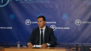 Velázquez denuncia “el profundo deterioro que el Gobierno de Page y Podemos ha provocado en la sanidad regional”