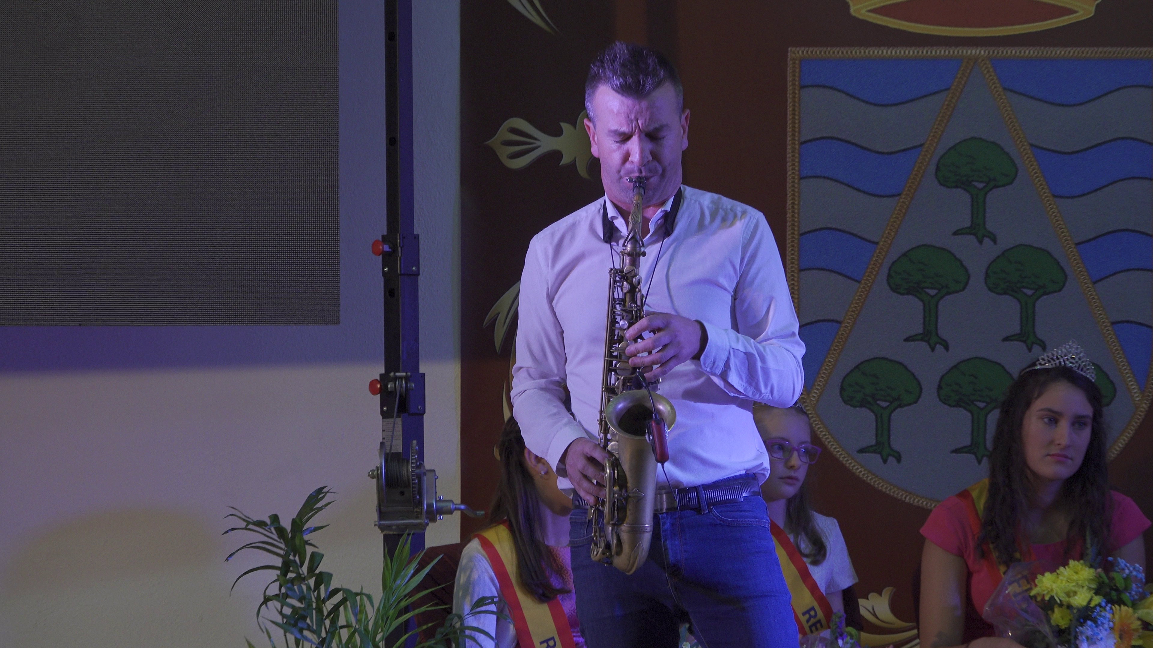 Jábaga. Impresionante solo de saxo en el minuto de silencio por los que no están