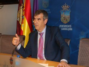 Antonio Román pide a la Junta soluciones para el Fuerte, el desdoblamiento de la carretera de Fontanar y el acceso al Hospital