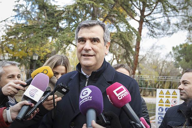 Antonio Román reitera la petición a RENFE de mejoras en el servicio ferroviario entre Guadalajara y Madrid