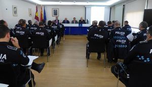 Cerca de 40 jefes de Policía Local de Castilla-La Mancha conocen diferentes experiencias en la mediación policial como base de la solución de conflictos 2 Cerca de 40 jefes de Policía Local de Castilla-La Mancha conocen diferentes experiencias en la mediación policial como base de la solución de conflictos