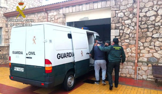 Detienen en Torija a cinco personas por robar 110 litros de gasoil de una nave agrícola de Trijueque