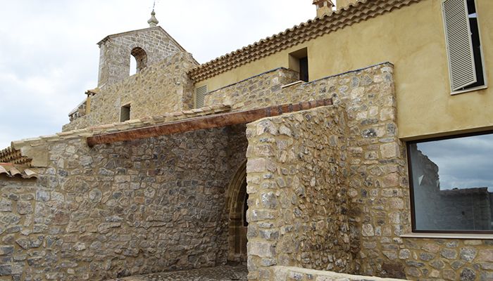 Diputación de Cuenca da los primeros pasos para el arrendamiento de la iglesia de la Trinidad de Moya como alojamiento turístico