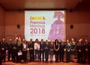 El delegado del Gobierno, Manuel González Ramos, entrega el Premio Meninas 2018 a la Policía Local de San Clemente