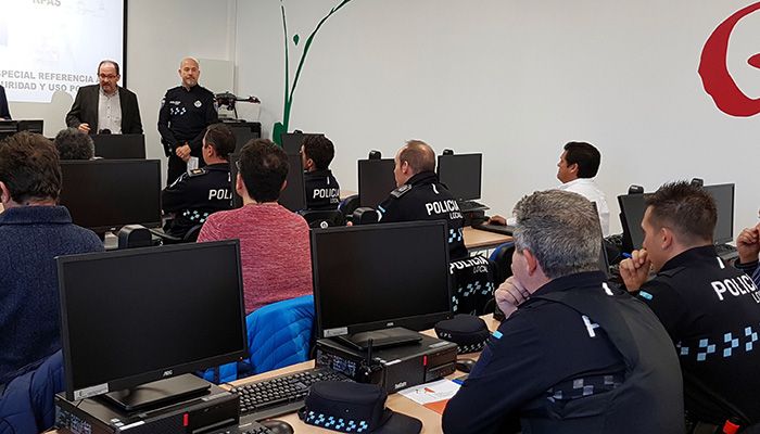 El Gobierno regional forma a una veintena de policías locales de Cuenca sobre el uso y la regulación de los drones