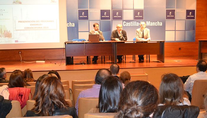 El Gobierno regional informa a los centros educativos de Guadalajara sobre la convocatoria de los programas Erasmus+ para el año 2019