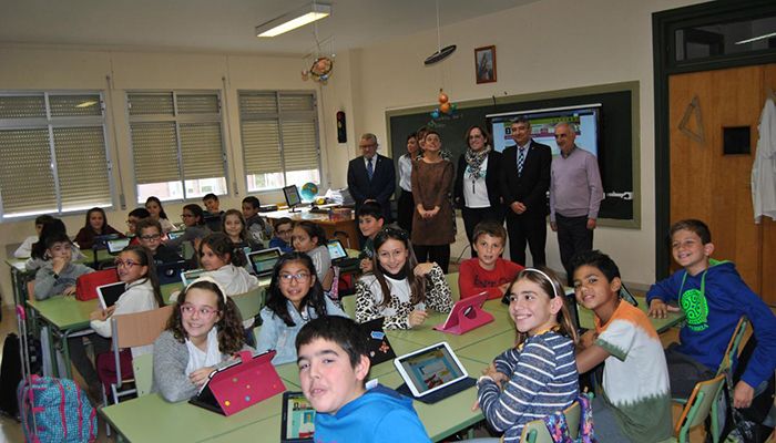 El inicio del Plan de Modernización de las TIC de los centros coincidirá en las próximas semanas con el comienzo de la extensión de la banda ancha