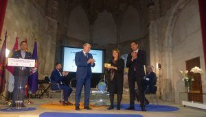 El presidente de la Diputación de Guadalajara hace entrega del Premio de Periodismo Manu Leguineche a Pilar Bonet 2 El presidente de la Diputación de Guadalajara hace entrega del Premio de Periodismo Manu Leguineche a Pilar Bonet