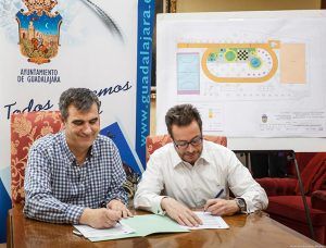 Firmado el contrato para la ejecución del nuevo parque de ocio deportivo en Los Manantiales