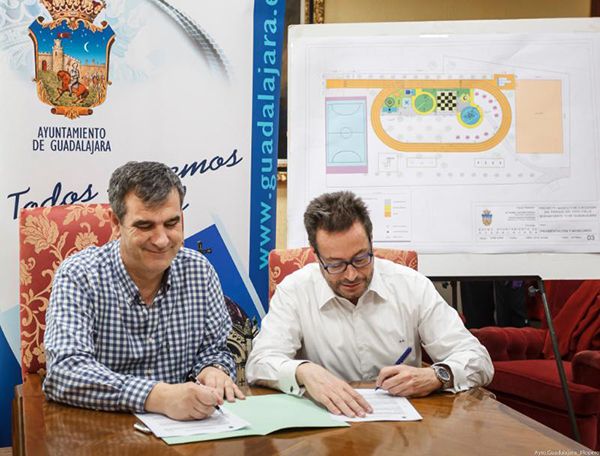 Firmado el contrato para la ejecución del nuevo parque de ocio deportivo en Los Manantiales 3 Firmado el contrato para la ejecución del nuevo parque de ocio deportivo en Los Manantiales