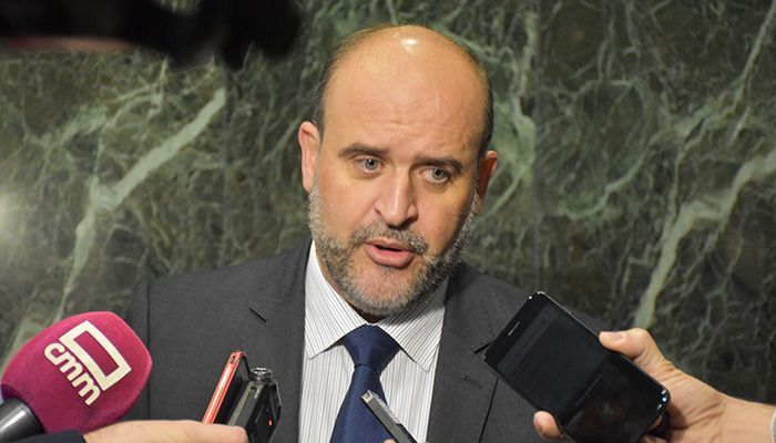 Guijarro considera un error inaceptable que el Ayuntamiento de Cuenca quiera volver a la casilla de salida en el proyecto de los ascensores