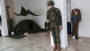 Inaugurada una exposición de uniformidad del Ejército de Tierra en la Subdelegación de Defensa de Cuenca