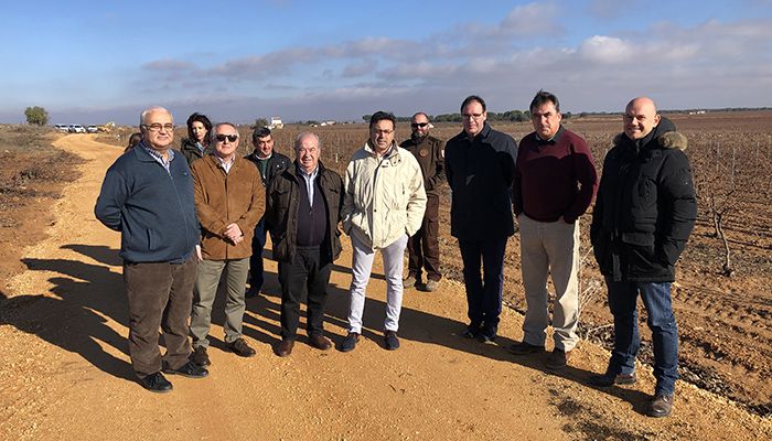 Junta y Diputación de Cuenca recepcionan las obras de mejora de siete caminos en Mota del Cuervo, Santa María de los Llanos y El Pedernoso