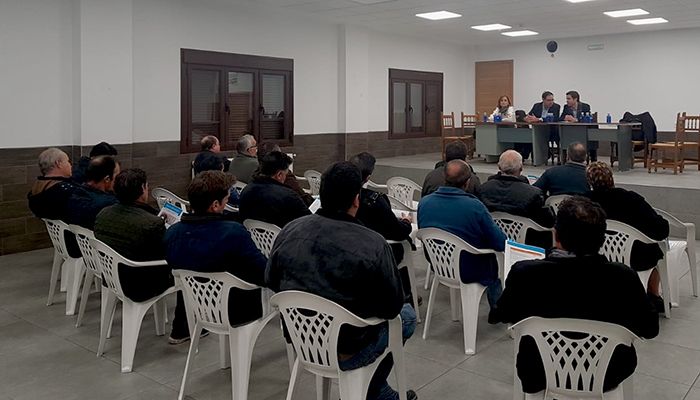 Lorenzo Robisco asiste a la reunión comarcal de Cañamares