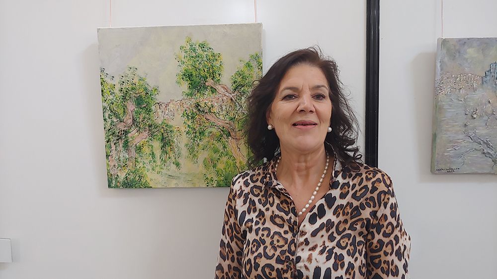 Isabel Castellanos.  En mi pintura, puro sueño, hay una conjunción de textura y color para dar volumen a lo que quiero representar