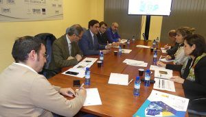 Mariscal entrega el informe del Observatorio Turístico a los representantes de los empresarios