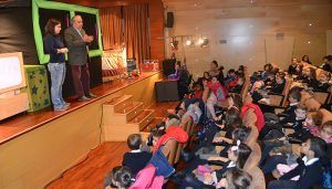 Más de 400 alumnos disfrutan hoy de la obra de teatro “El viaje de Ferru”, dentro de los actos de la Semana de la Ciencia en Guadalajara