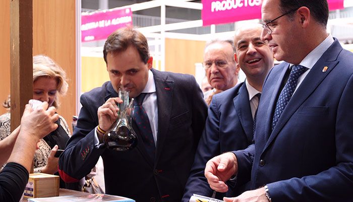 Núñez destaca iniciativas como la Feria Regional de Alimentación porque cuando al campo le va bien a Castilla-La Mancha le va bien