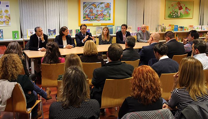 Núñez pone en la misma balanza a Page, Pedro Sánchez y Podemos juntos ponen en riesgo el empleo, la sanidad y la educación de la región