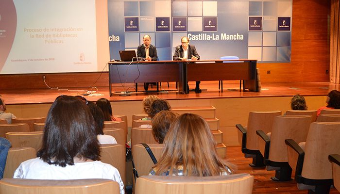 Personal de las Bibliotecas municipales participa en una jornada para informar sobre nuevas convocatorias de ayudas