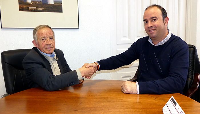 Pinar felicita a Manuel Navarro por su última medalla de bronce en el XXIII Campeonato Mundial de Atletismo de Veteranos 2018