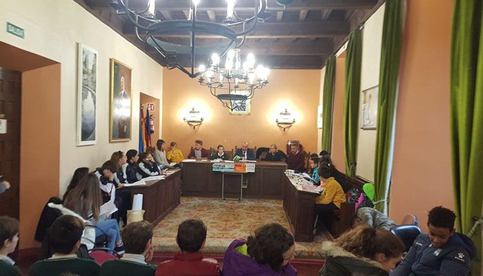 Pleno Infantil en Sigüenza en el Día Universal del Niño