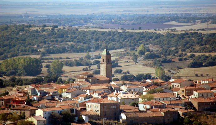 Roban el gasoil de la iglesia de Alcolea del Pinar el mismo día en que los vecinos se reúnen hartos de tantos robnos