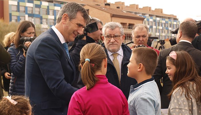 Román expresa su satisfacción por el inicio de unas obras que se han demandado durante años al gobierno de Castilla-La Mancha