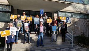 Tercera jornada de huelga en la biblioteca pública Fermín Caballero de Cuenca
