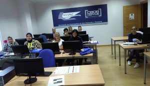 Una quincena de alumnos se forman en San Clemente como operadores auxiliares de servicios administrativos