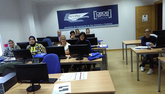 Una quincena de alumnos se forman en San Clemente como operadores auxiliares de servicios administrativos