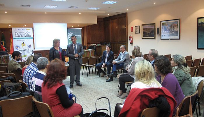 Una quincena de empresarios se reúne en Alovera para hablar de transformación digital y continuar en la búsqueda de nuevas sinergias