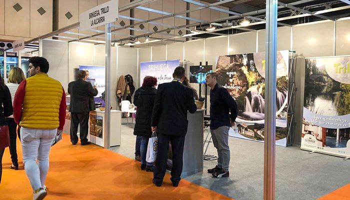 ‘Trillo y el agua, un idilio que enamora’, eslogan de Trillo en Intur