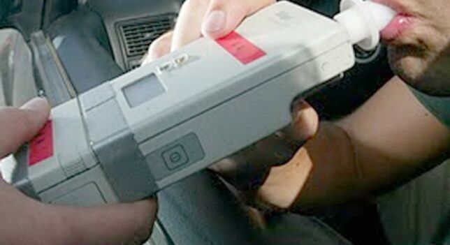 Detenido un conductor en Guadalajara que circulaba sin luces, a escasa velocidad, en zigzag..., y con 1,51 de alcohol en el cuerpo