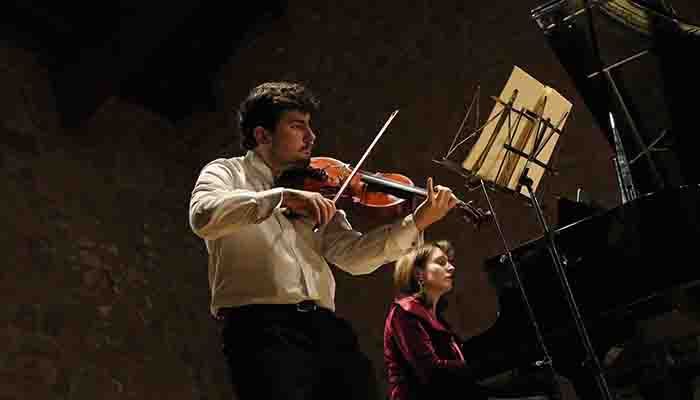 Un brillante concierto de piano, y de viola con piano, cierra el año musical de Bell´Arte Europa en Sigüenza
