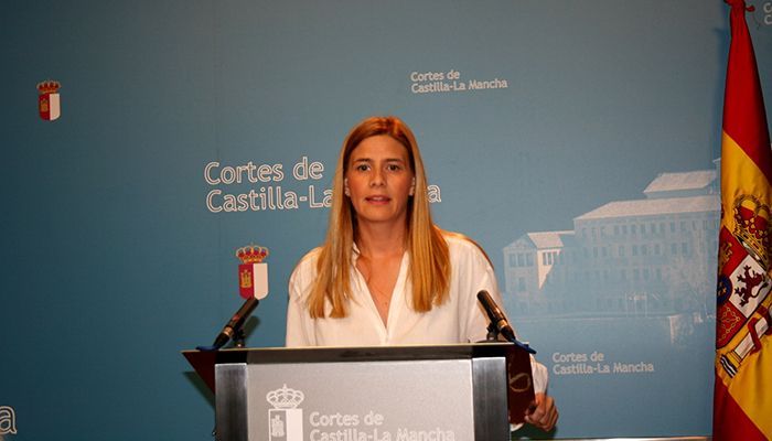 Agudo denuncia la hipocresía de Page al hablar de España y la Constitución, cuando gobierna con los que quieren romper nuestro país y calla ante la deriva de Sánchez