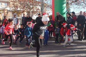 Cabanillas despide el año a la carrera y con uvas y cotillón a mediodía