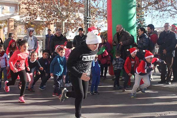 Cabanillas despide el año a la carrera y con uvas y cotillón a mediodía