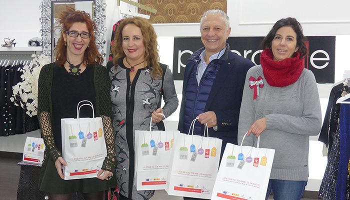 Cien comercios de Cuenca se suman a la campaña “Las Etiquetas son para los Productos”