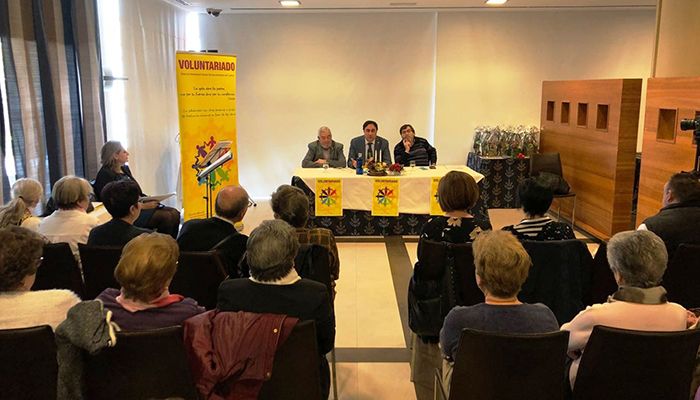 El Ayuntamiento de Cuenca rinde homenaje a 35 voluntarios por su trabajo en el Día Internacional del Voluntariado