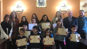 El Ayuntamiento de Sigüenza entrega los premios del Concurso Escolar de Tarjetas de Navidad 2 El Ayuntamiento de Sigüenza entrega los premios del Concurso Escolar de Tarjetas de Navidad