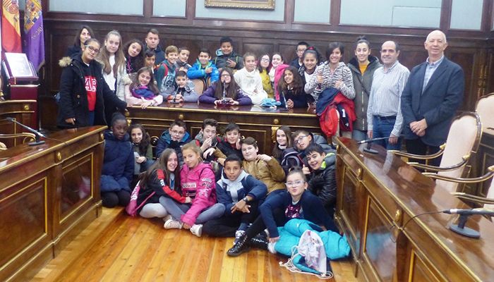 Escolares de 6º de primaria del CEIP La Paz de Azuqueca visitan el Palacio Provincial de Guadalajara