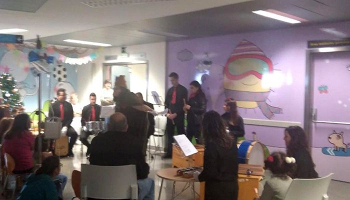 Estudiantes de la Facultad de Educación de Ciudad Real llevan la música a los pacientes del Hospital General Universitario